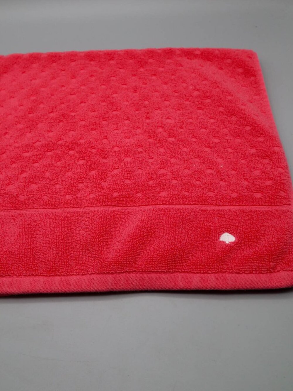 Kate Spade Cotton Terry Bathroom Hand Towel Fuschia Pink Embroidered Logo - Picture 2 of 7
